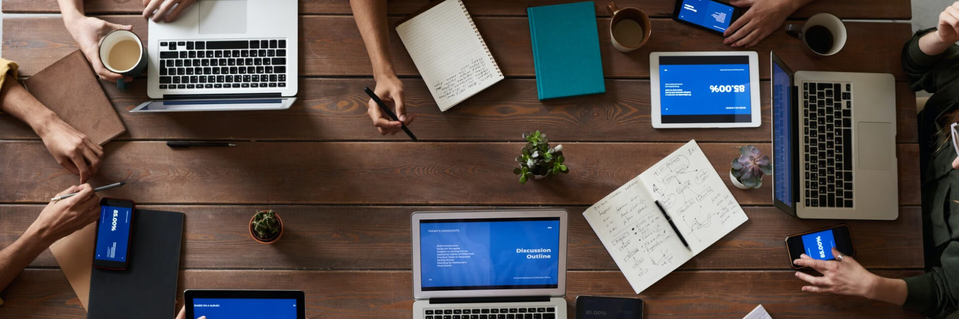 Cette image a un attribut alt vide : son nom de fichier est digital-marketing-agency-about-us-full-width-img.jpg